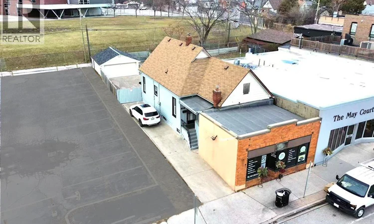 1116 Wyandotte East