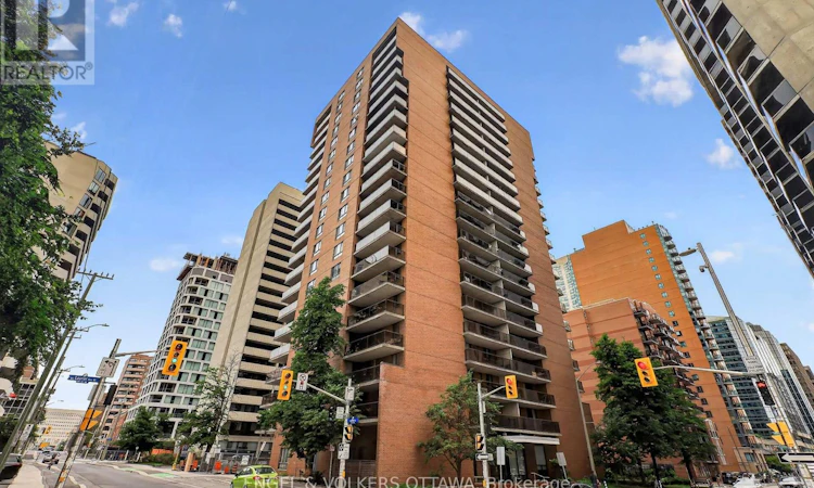 1007-475 Laurier Avenue W