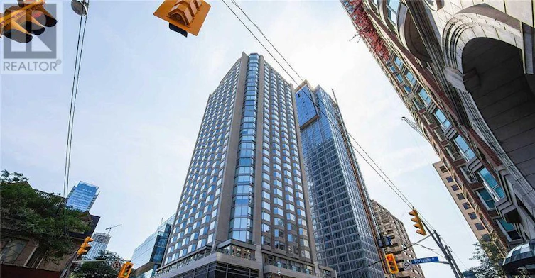 1015-155 Yorkville Avenue, Toronto, ON, M5R 1C4