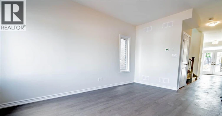 77 Renfrew Trail, Welland, ON, L3C 0K2 - 2