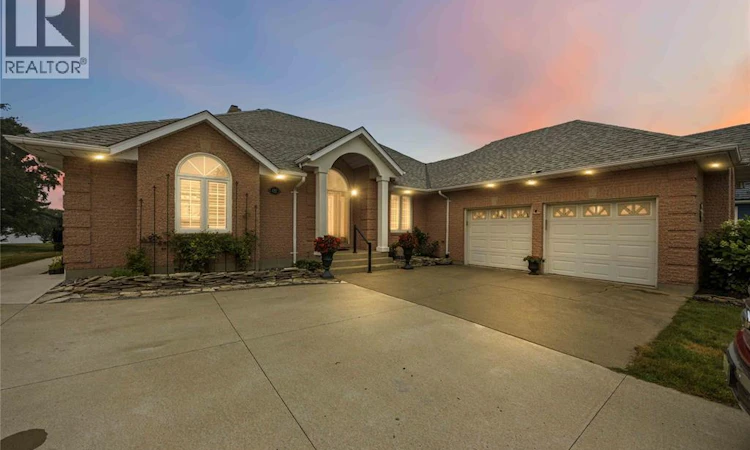 4352 Lambton Lane