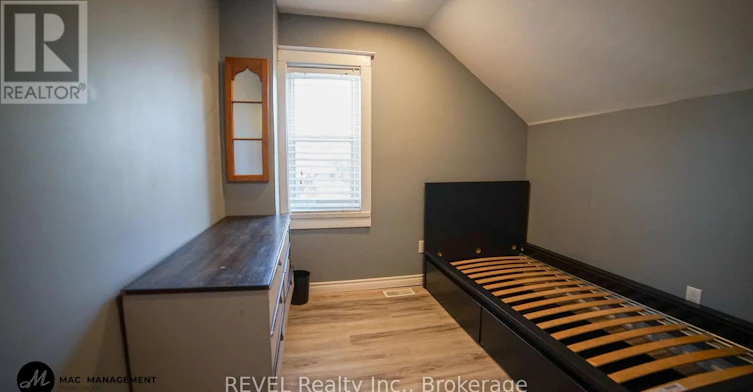 32 Edmund Street, St. Catharines, ON, L2R 2G2 - 9