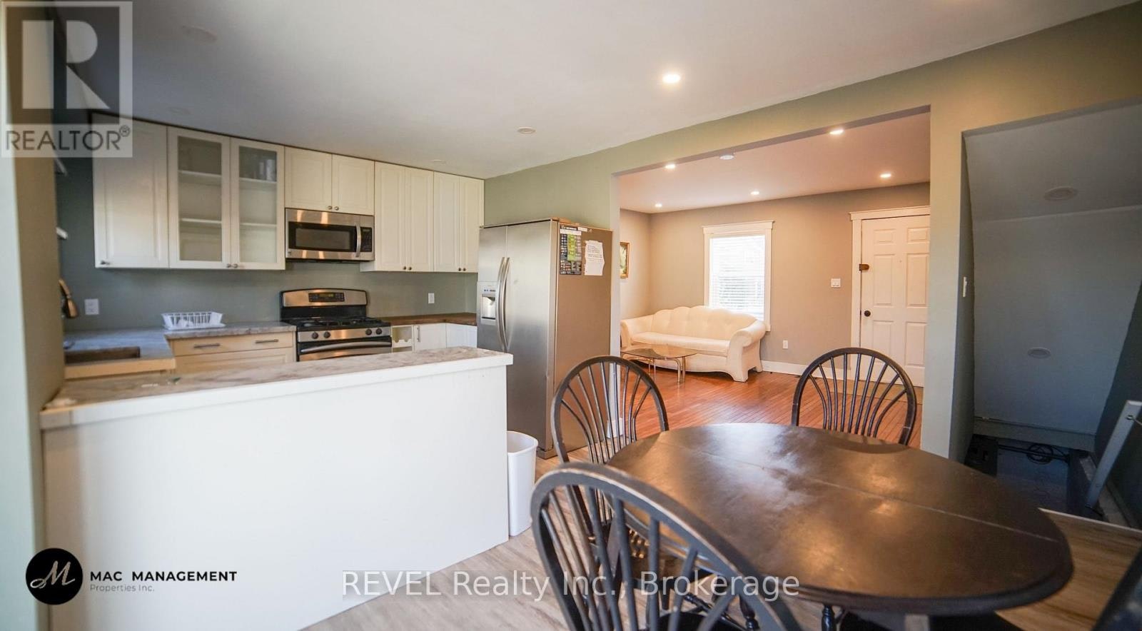 32 Edmund Street, St. Catharines, ON, L2R 2G2 - 3