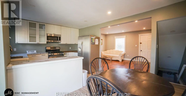 32 Edmund Street, St. Catharines, ON, L2R 2G2 - 3