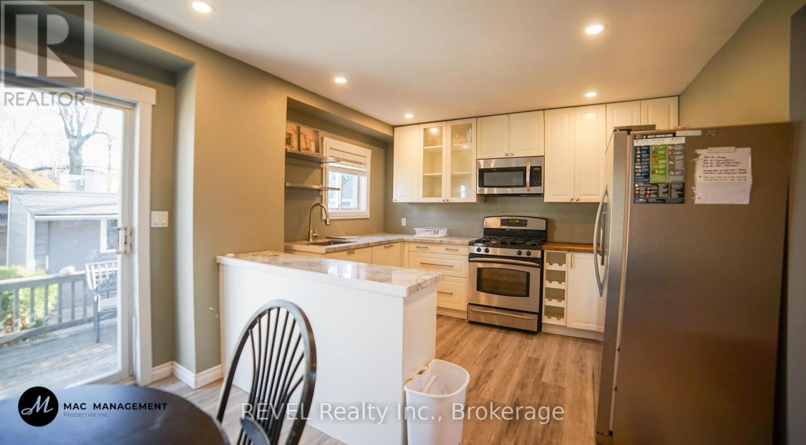 32 Edmund Street, St. Catharines, ON, L2R 2G2 - 4