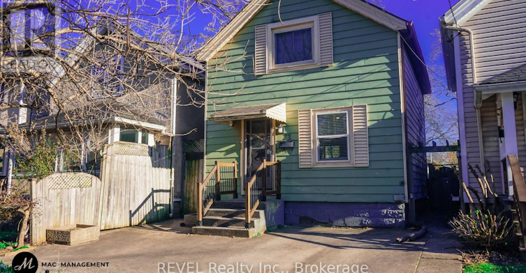 32 Edmund Street, St. Catharines, ON, L2R 2G2 - 2