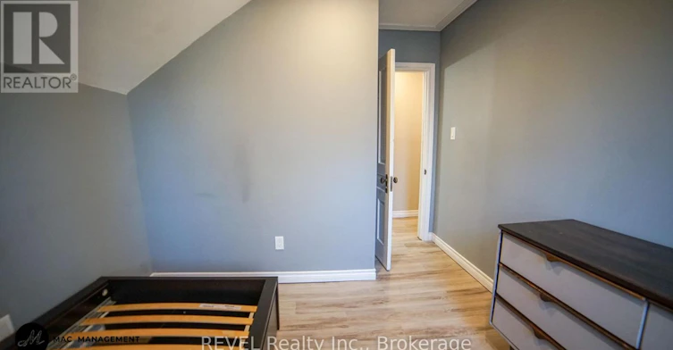32 Edmund Street, St. Catharines, ON, L2R 2G2 - 8