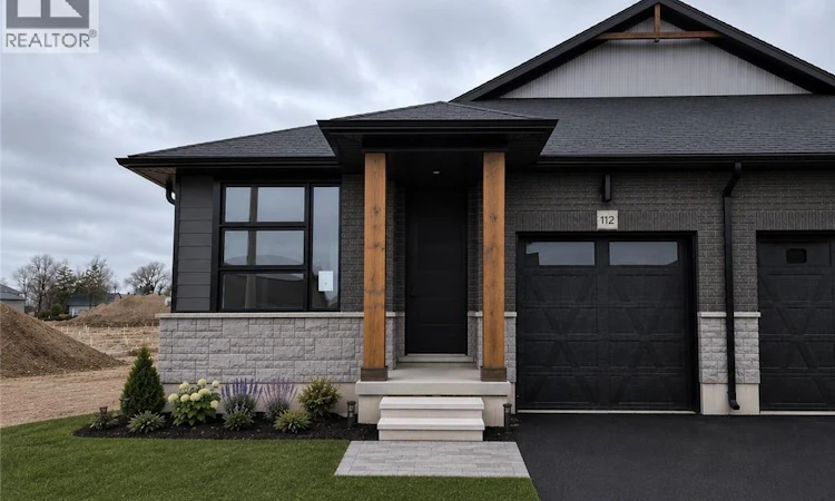 112 Thackeray Way
