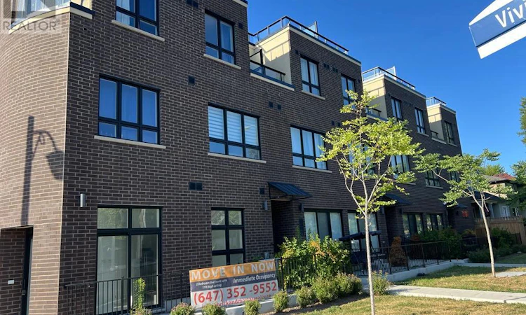 105-3686 St Clair Avenue E