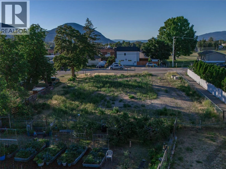 274 Kinney Avenue, Penticton, BC - 16