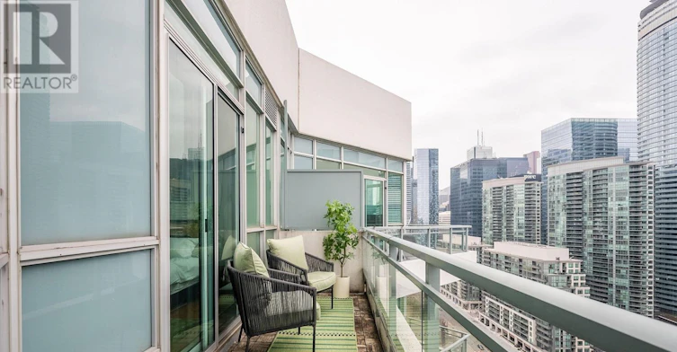 11-2811 230 Ph Queens Quay W, Toronto, ON, M5J 2Y7 - 2