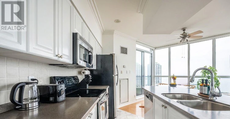 11-2811 230 Ph Queens Quay W, Toronto, ON, M5J 2Y7 - 3