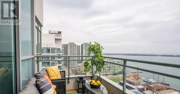 11-2811 230 Ph Queens Quay W, Toronto, ON, M5J 2Y7