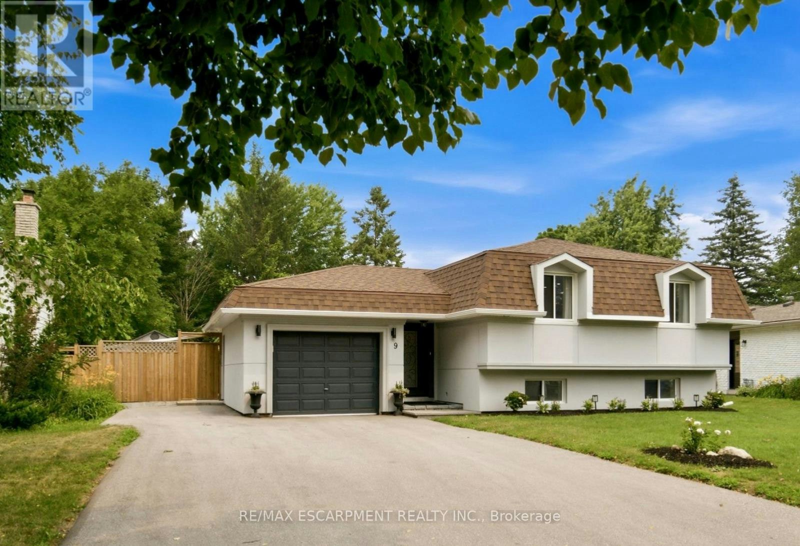 9 Fairview Place, Orangeville, ON, L9W 3B3