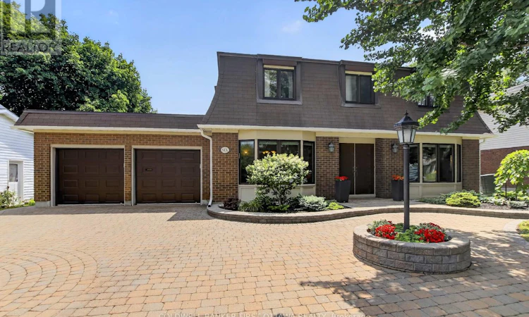 6 Cosburn Avenue