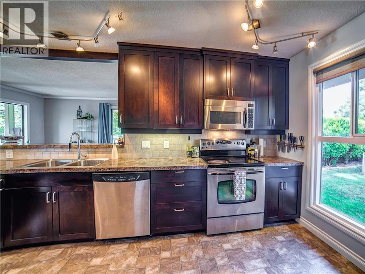 2848 Glasgow Road, West Kelowna, BC, V4T 1J7 - 5