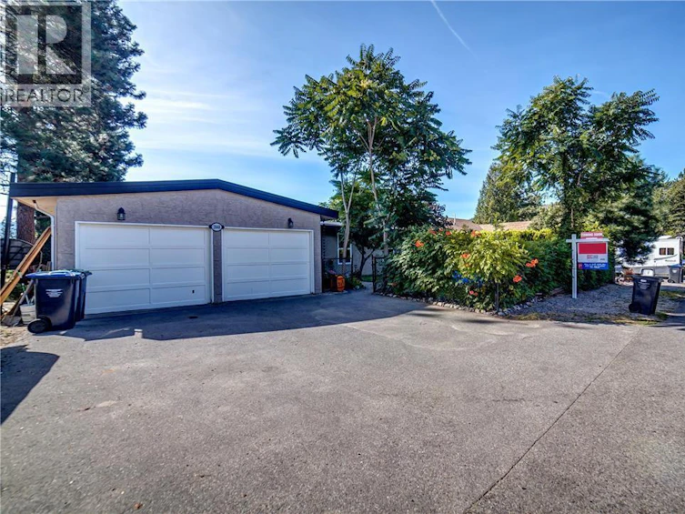 2848 Glasgow Road, West Kelowna, BC, V4T 1J7 - 2