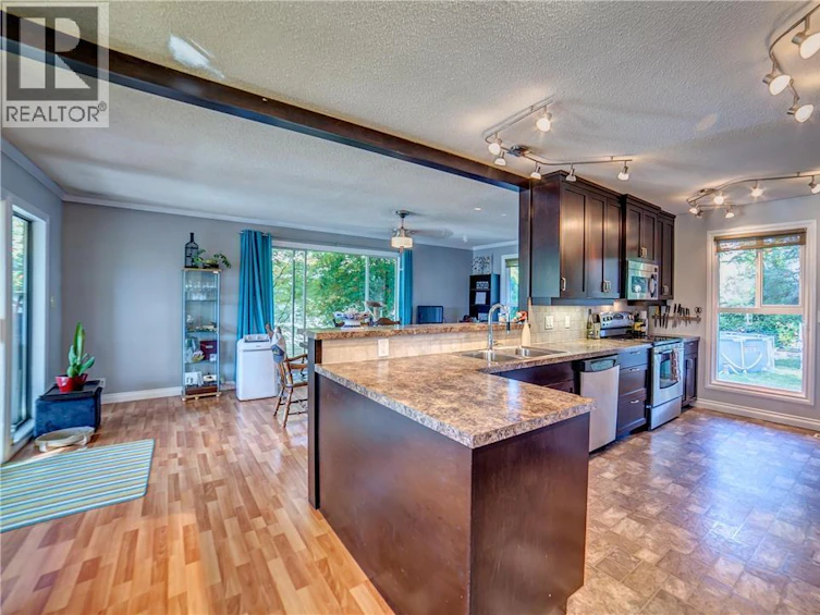 2848 Glasgow Road, West Kelowna, BC, V4T 1J7 - 4