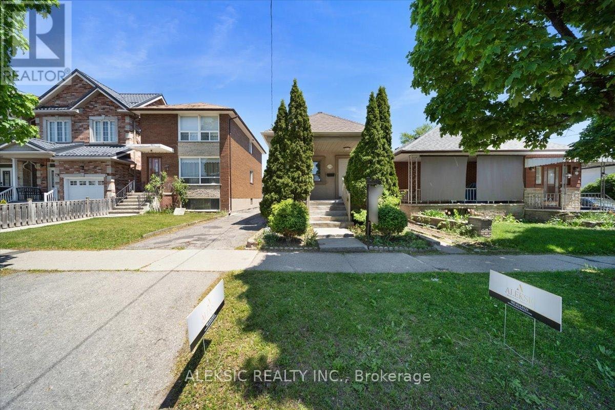 179 Thirtieth Street, Toronto, ON, M8W 3C6 - 3