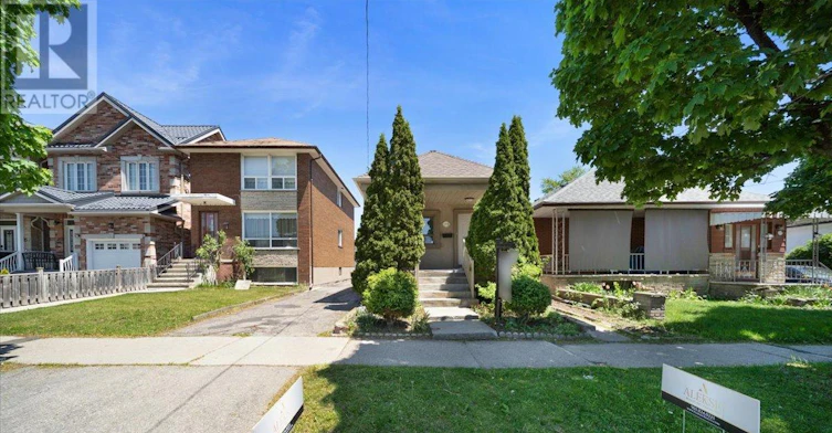 179 Thirtieth Street, Toronto, ON, M8W 3C6 - 3