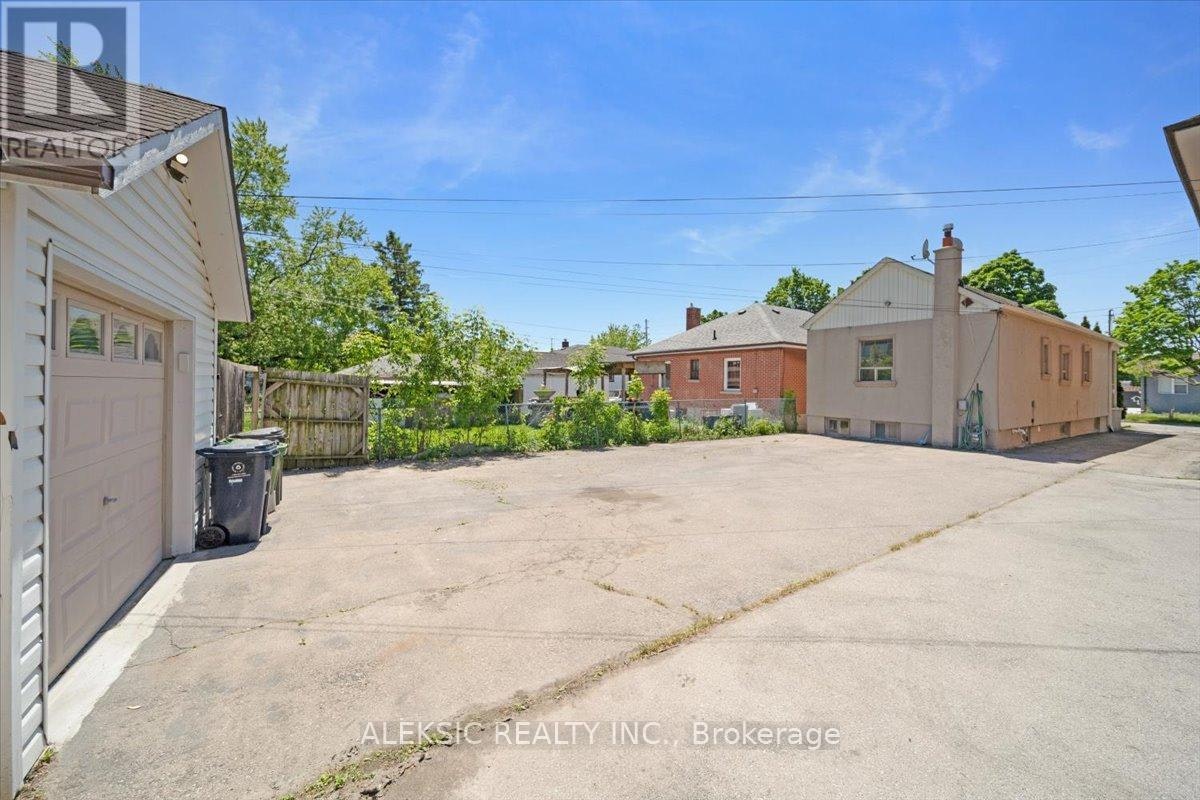 179 Thirtieth Street, Toronto, ON, M8W 3C6 - 34