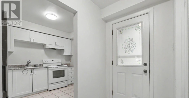 18 32a Sonnet Crescent, Ottawa, ON, K2H 8W7 - 2