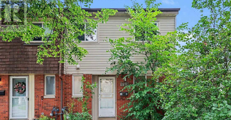 18 32a Sonnet Crescent, Ottawa, ON, K2H 8W7