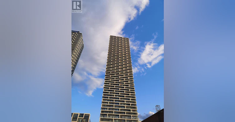 5211-898 Portage Pkwy, Vaughan, ON, L4K 0J6