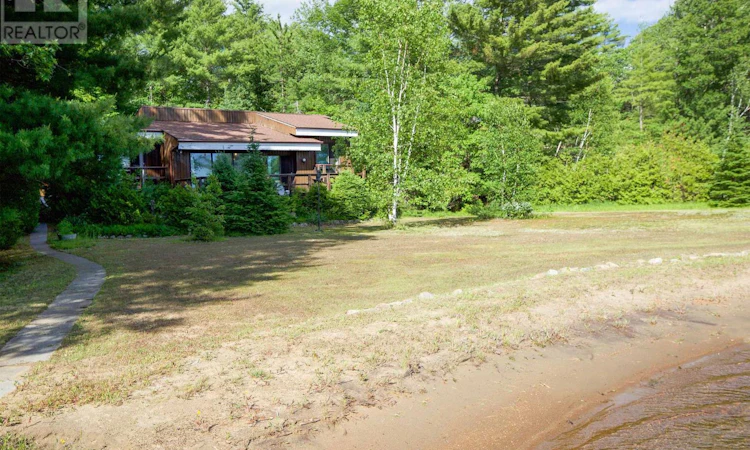 673 Peninsula Road W