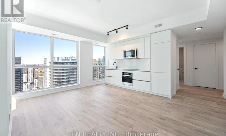 4505-327 King Street W