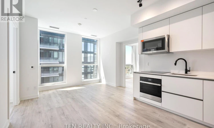 4704-327 King Street W