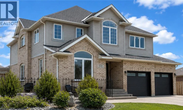 608 Bluenose Crescent