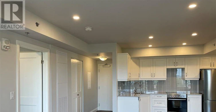 703-5698 Main Street, Niagara Falls, ON, L2G 5Z4 - 2