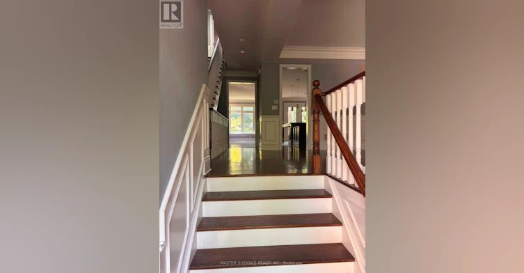 21 Leona Drive, Toronto, ON, M2N 4V3 - 4