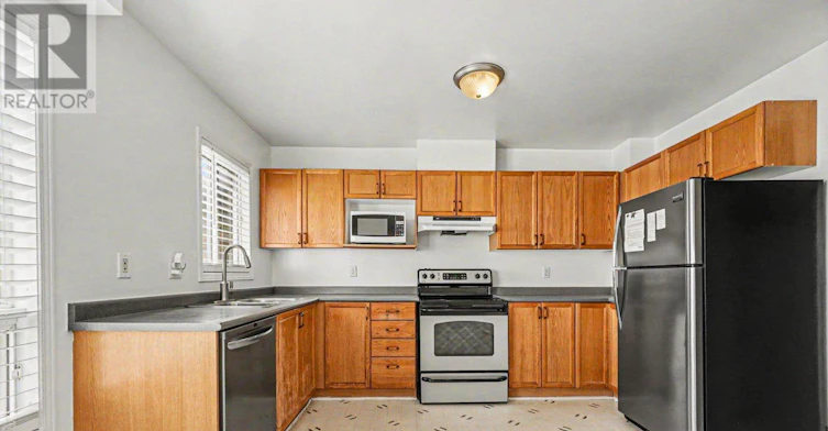 7 Rothbury Crescent, Ottawa, ON, K1K 4N4 - 5