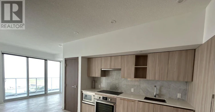 3516-17 Bathurst Street, Toronto, ON, M5V 0N1 - 4