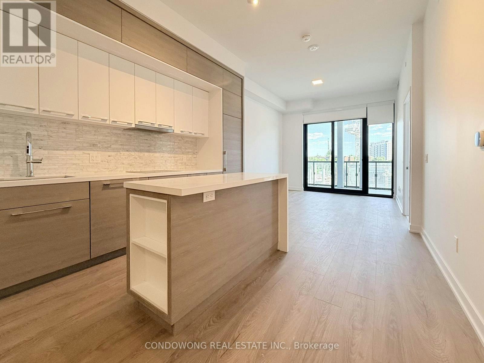 212-29 Green Trail Court, Toronto, ON, M2K 0J9 - 5