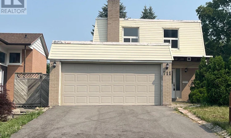 711 Irwin Crescent