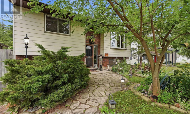 488 Maple Street