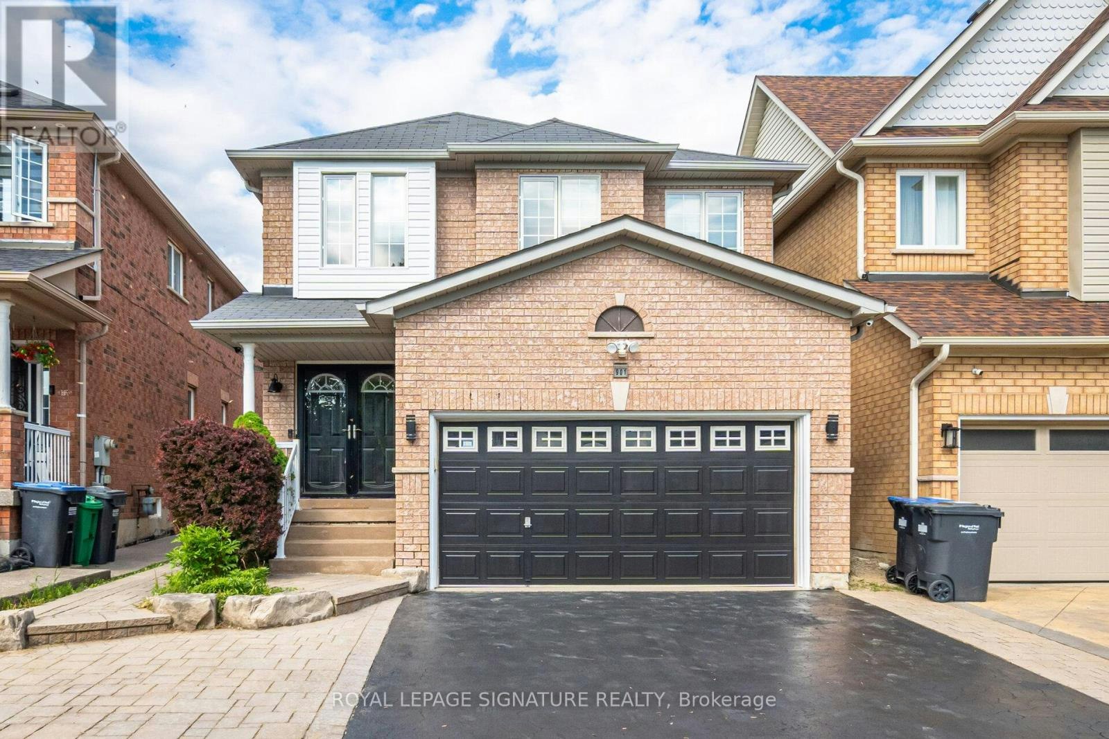 901 Knotty Pine Grove, Mississauga, ON, L5W 1J9