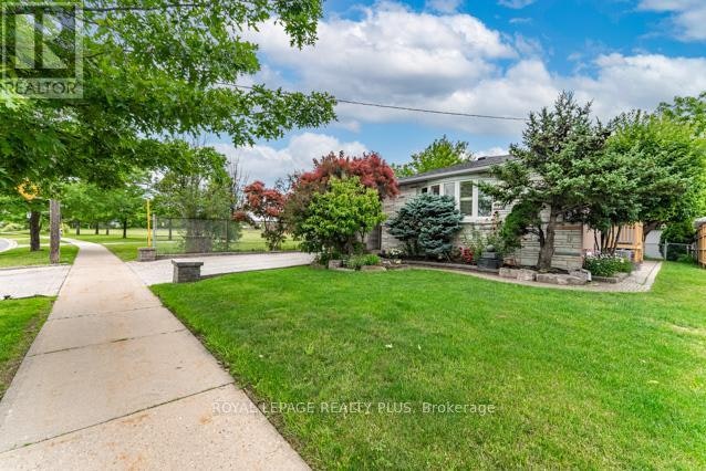 87 Hullmar Drive, Toronto, ON, M3N 2E2