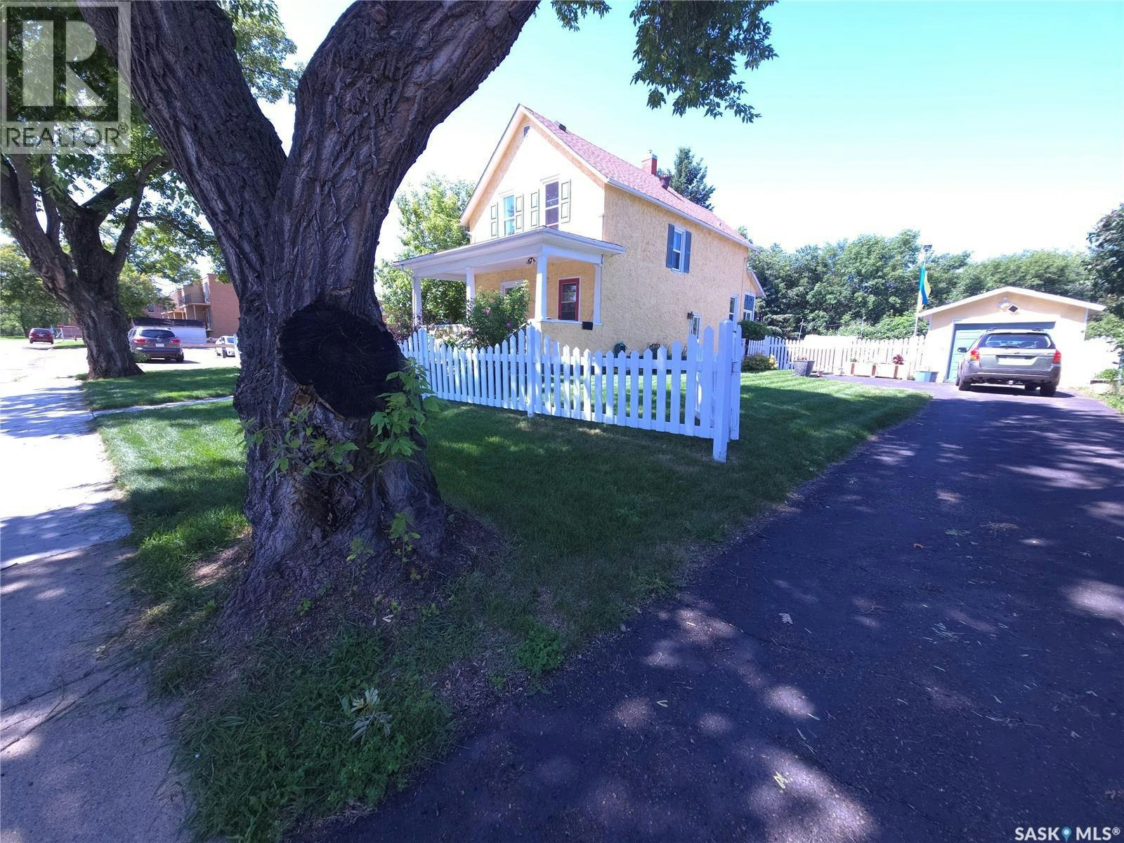 36 21st Street E, Prince Albert, SK, S6V 1L8