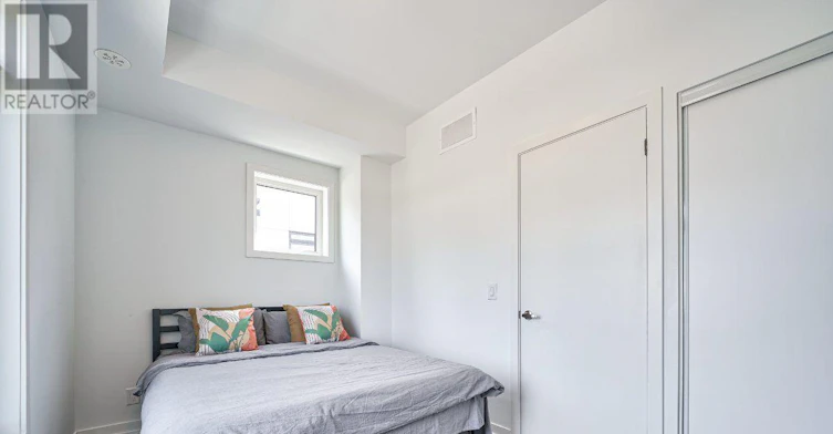27 Spruce Pines Crescent, Toronto, ON, M4A 0A9 - 18