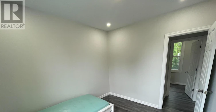 ROOM 4-29 Glasgow Street, Toronto, ON, M5T 2C1 - 2
