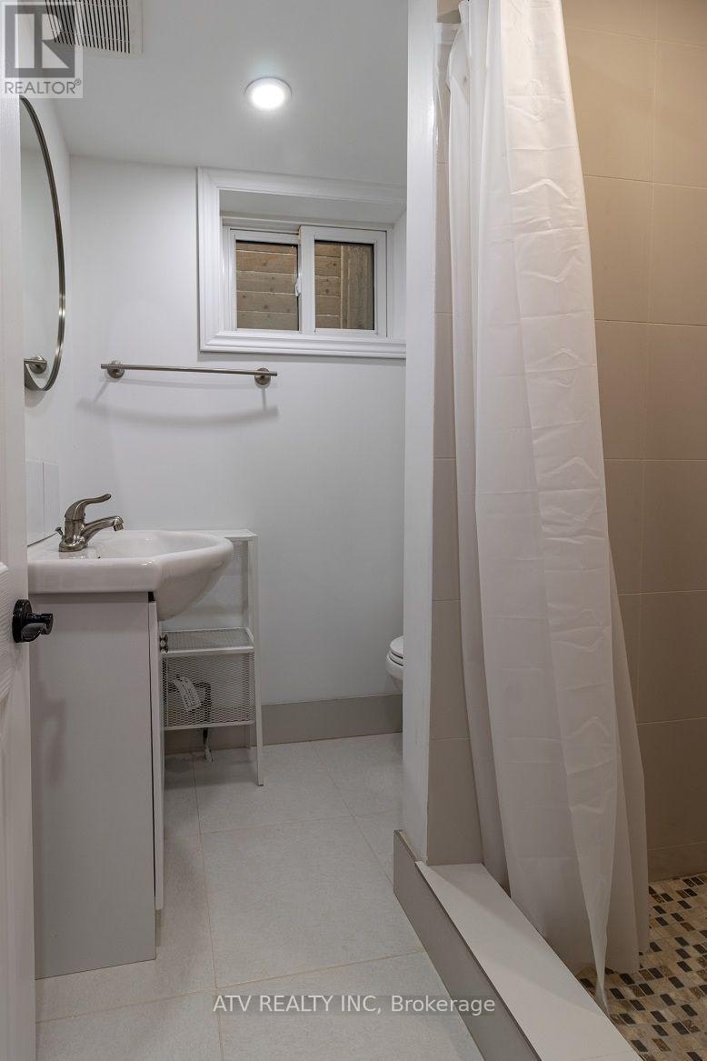 1064 Eastmount Avenue E, Mississauga, ON, L5E 1Z3 - 15
