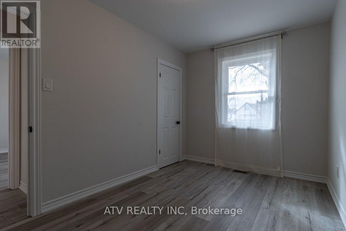 1064 Eastmount Avenue E, Mississauga, ON, L5E 1Z3 - 9