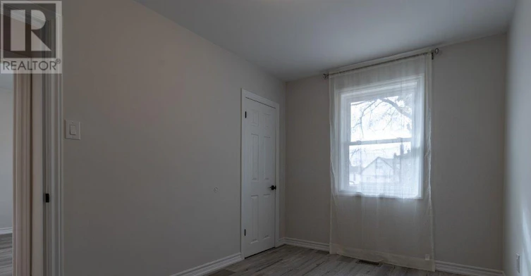 1064 Eastmount Avenue E, Mississauga, ON, L5E 1Z3 - 9