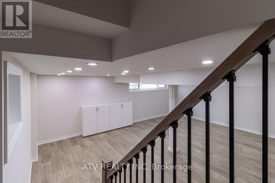 1064 Eastmount Avenue E, Mississauga, ON, L5E 1Z3 - 11