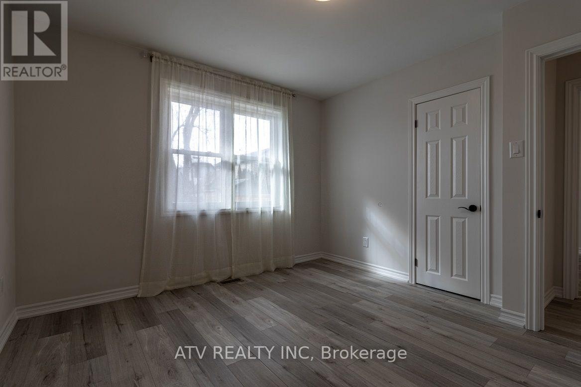 1064 Eastmount Avenue E, Mississauga, ON, L5E 1Z3 - 7