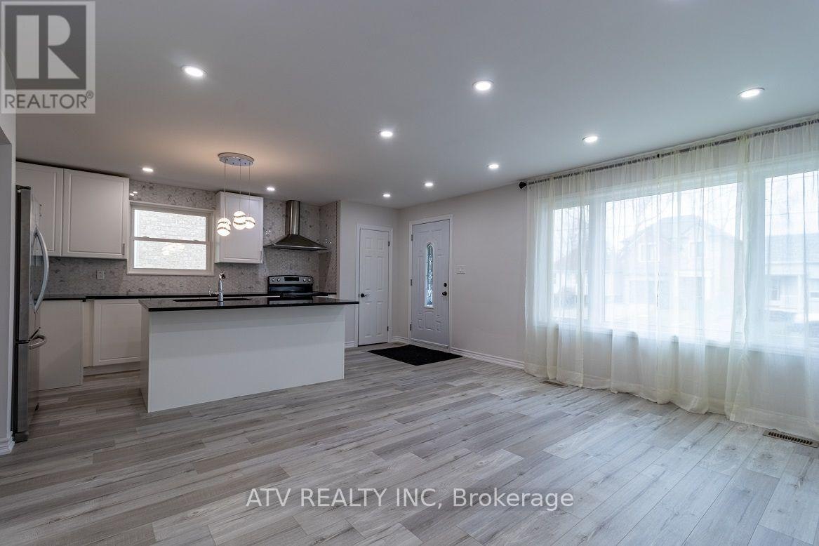 1064 Eastmount Avenue E, Mississauga, ON, L5E 1Z3 - 3
